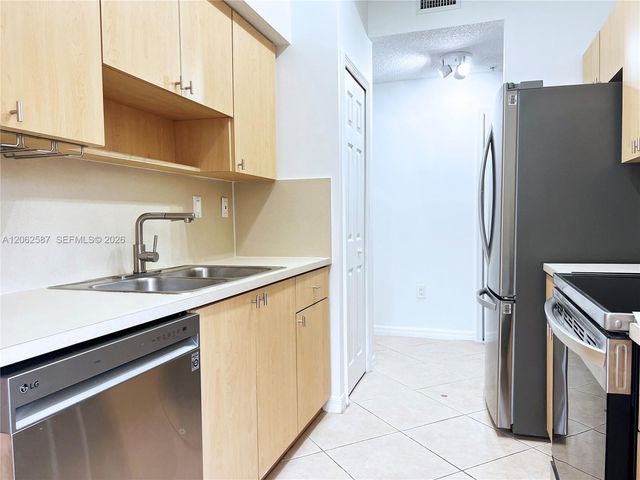 7085 Nova Drive 330, Davie, FL 33317