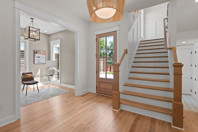 521 31st Ave, N, Nashville, TN 37209