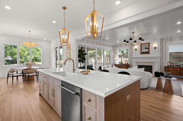 521 31st Ave, N, Nashville, TN 37209