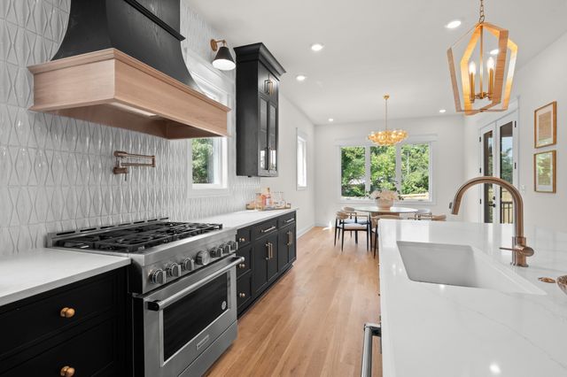 521 31st Ave, N, Nashville, TN 37209