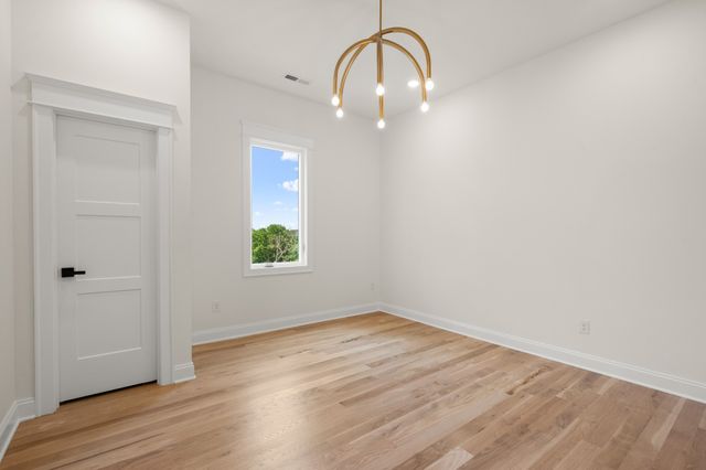 521 31st Ave, N, Nashville, TN 37209