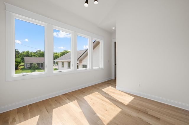 521 31st Ave, N, Nashville, TN 37209