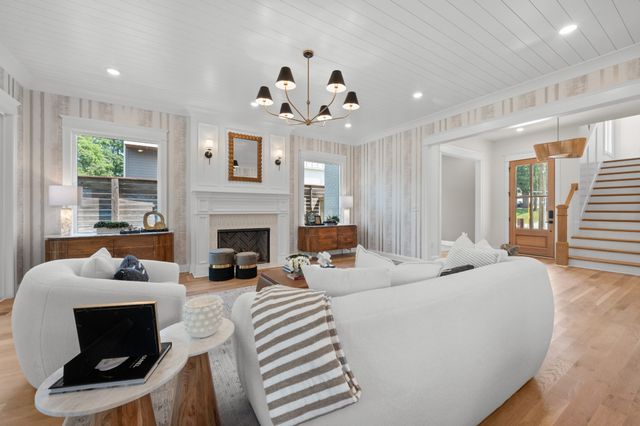 521 31st Ave, N, Nashville, TN 37209