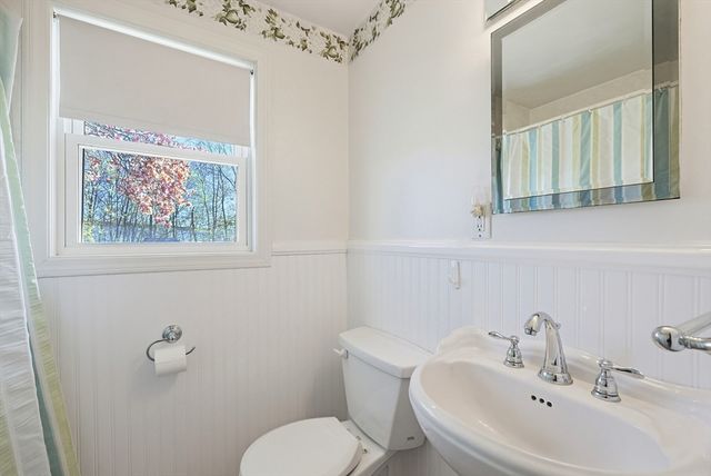 11 Regal St, Holliston, MA 01746