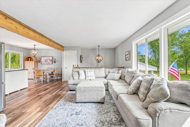 18480 Country Squires Circle, Prior Lake, MN 55372