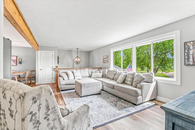 18480 Country Squires Circle, Prior Lake, MN 55372