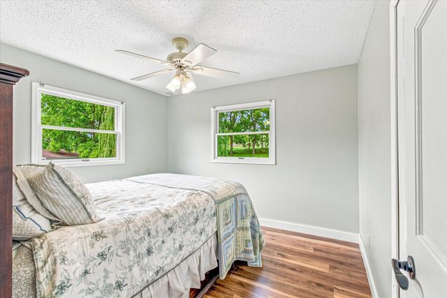 18480 Country Squires Circle, Prior Lake, MN 55372