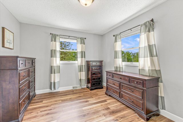 18480 Country Squires Circle, Prior Lake, MN 55372