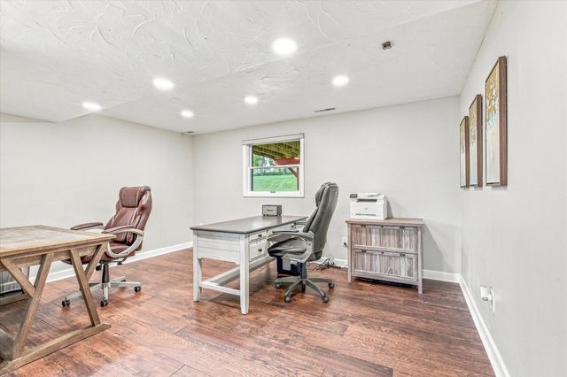 18480 Country Squires Circle, Prior Lake, MN 55372