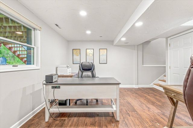 18480 Country Squires Circle, Prior Lake, MN 55372