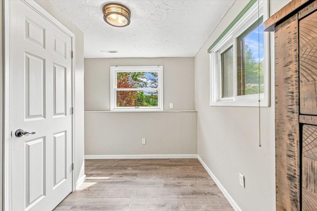 18480 Country Squires Circle, Prior Lake, MN 55372