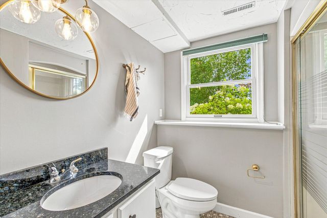 18480 Country Squires Circle, Prior Lake, MN 55372