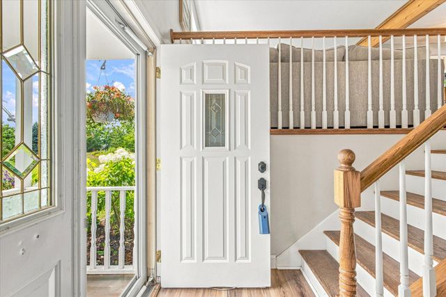 18480 Country Squires Circle, Prior Lake, MN 55372