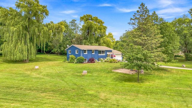 18480 Country Squires Circle, Prior Lake, MN 55372
