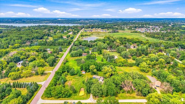 18480 Country Squires Circle, Prior Lake, MN 55372