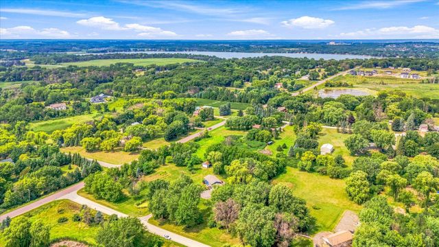 18480 Country Squires Circle, Prior Lake, MN 55372