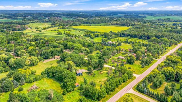 18480 Country Squires Circle, Prior Lake, MN 55372