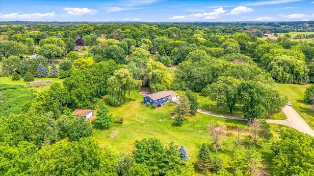 18480 Country Squires Circle, Prior Lake, MN 55372