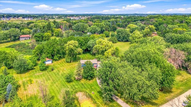 18480 Country Squires Circle, Prior Lake, MN 55372
