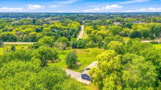 18480 Country Squires Circle, Prior Lake, MN 55372