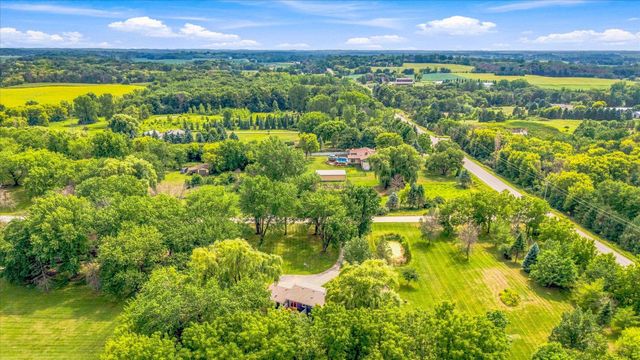 18480 Country Squires Circle, Prior Lake, MN 55372