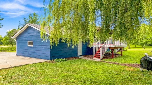 18480 Country Squires Circle, Prior Lake, MN 55372