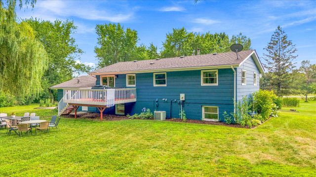 18480 Country Squires Circle, Prior Lake, MN 55372
