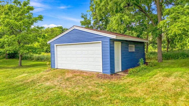 18480 Country Squires Circle, Prior Lake, MN 55372