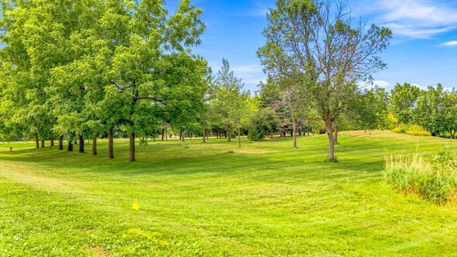 18480 Country Squires Circle, Prior Lake, MN 55372