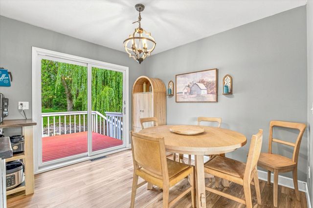 18480 Country Squires Circle, Prior Lake, MN 55372