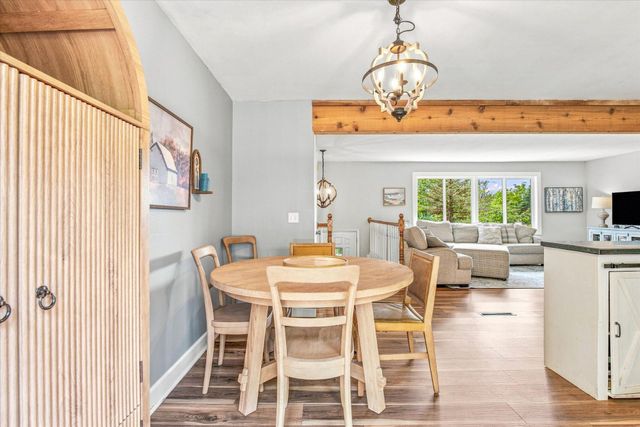 18480 Country Squires Circle, Prior Lake, MN 55372