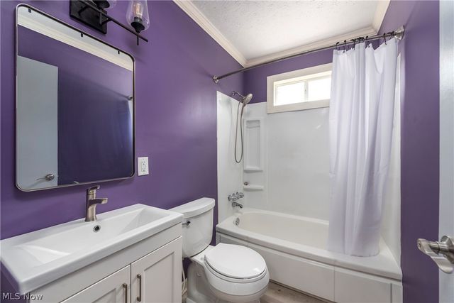 3883 Brookside Boulevard, Cleveland, OH 44111