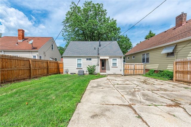 3883 Brookside Boulevard, Cleveland, OH 44111