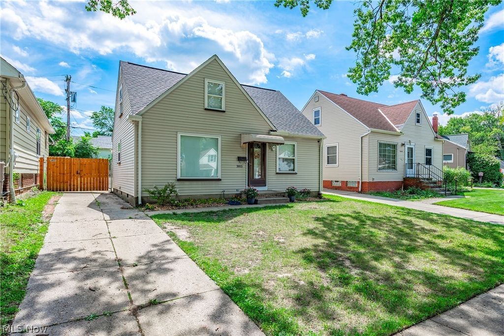 3883 Brookside Boulevard, Cleveland, OH 44111
