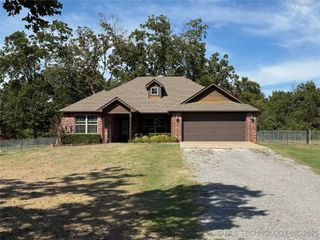12890 W Southern Oaks Street, Tahlequah, OK 74464