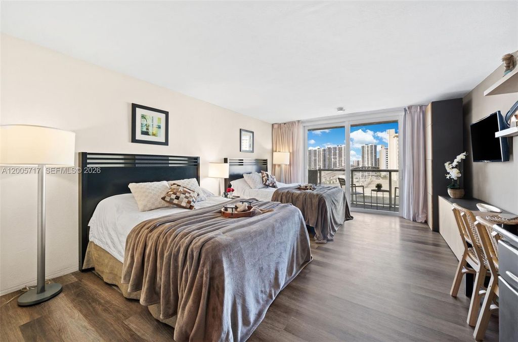 19201 Collins Avenue 736, Sunny Isles Beach, FL 33160