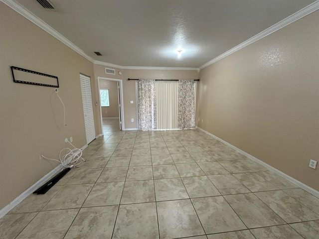 1091 Golden Lakes Boulevard 422, West Palm Beach, FL 33411