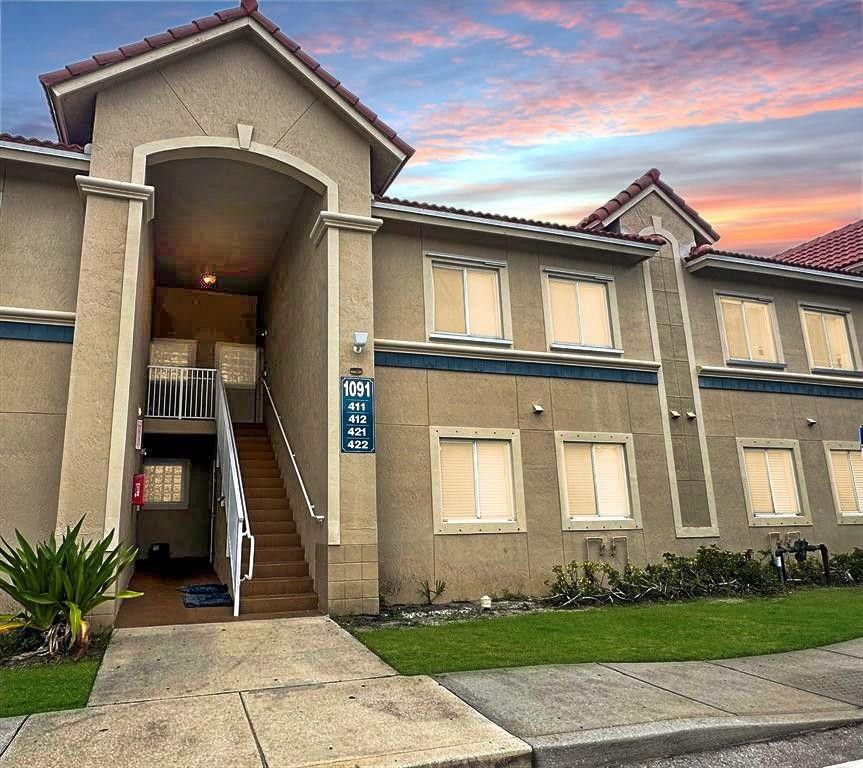 1091 Golden Lakes Boulevard 422, West Palm Beach, FL 33411