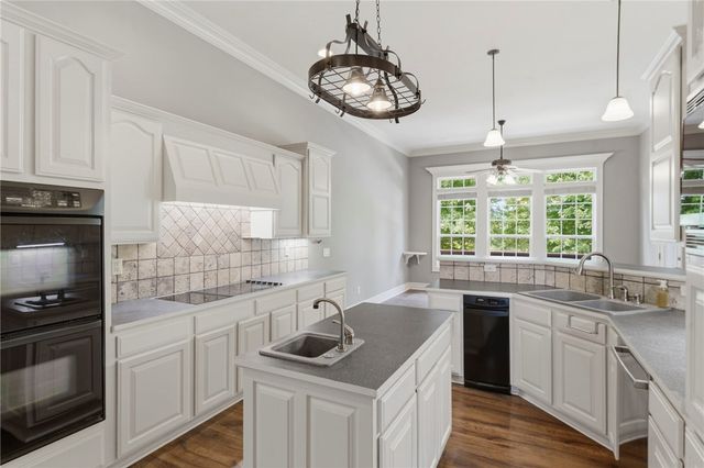 304 SW Duke Avenue, Bentonville, AR 72712