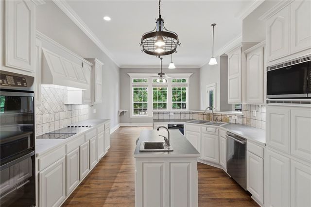 304 SW Duke Avenue, Bentonville, AR 72712