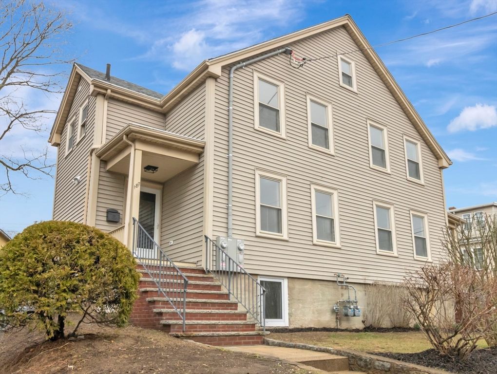 187 Colburn St 187, Dedham, MA 02026