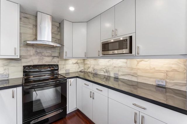 1069 7th Avenue, Santa Cruz, CA 95062