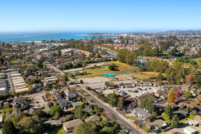 1069 7th Avenue, Santa Cruz, CA 95062