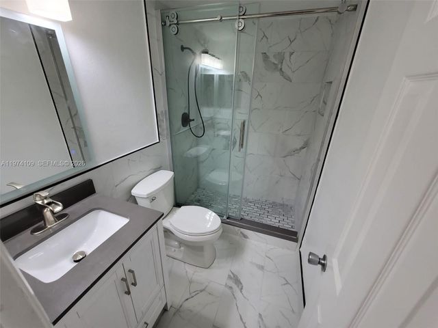 6 Wimbledon Lake Dr 252, Plantation, FL 33324