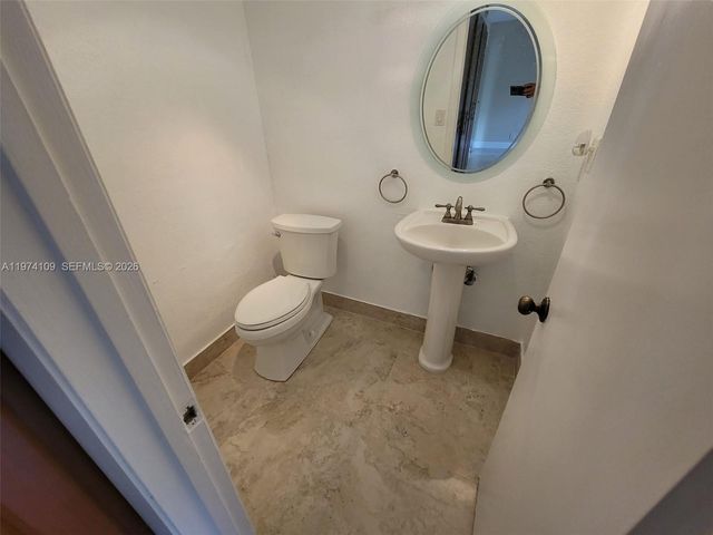 6 Wimbledon Lake Dr 252, Plantation, FL 33324