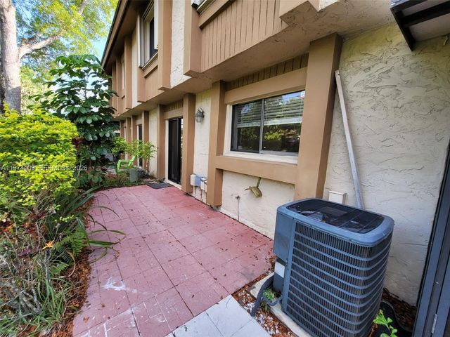 6 Wimbledon Lake Dr 252, Plantation, FL 33324