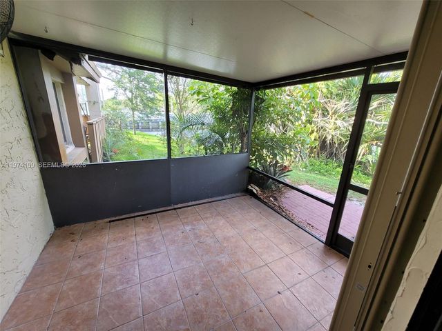 6 Wimbledon Lake Dr 252, Plantation, FL 33324