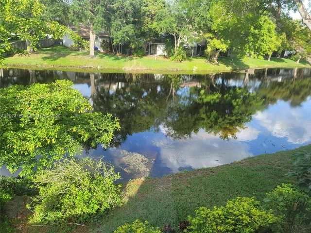 6 Wimbledon Lake Dr 252, Plantation, FL 33324