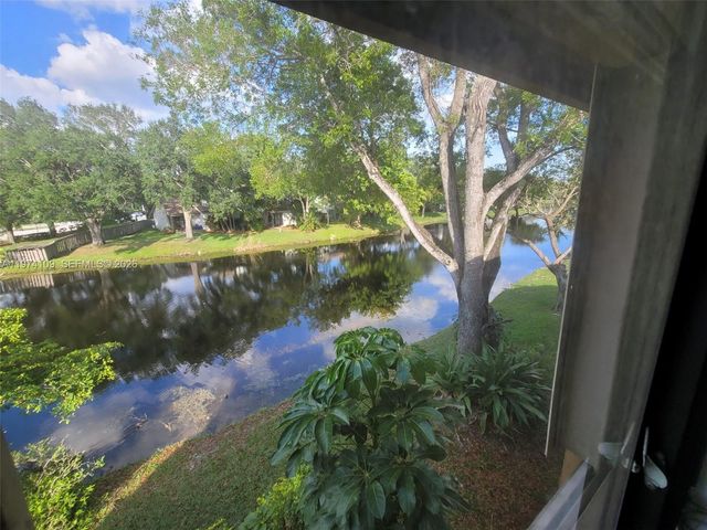 6 Wimbledon Lake Dr 252, Plantation, FL 33324