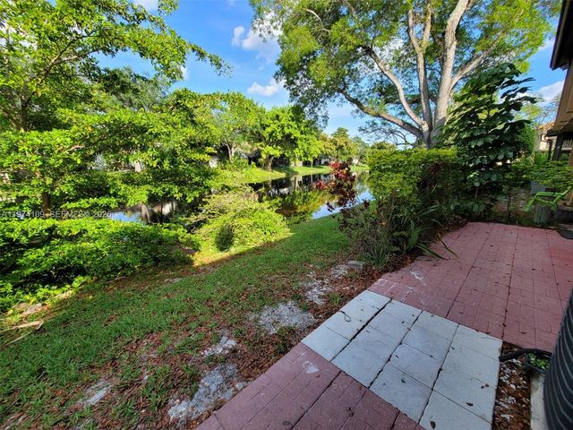 6 Wimbledon Lake Dr 252, Plantation, FL 33324